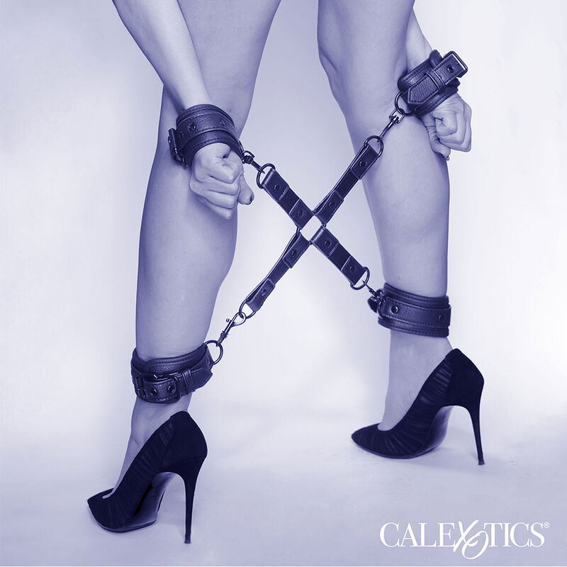 CALEXOTICS - NOCTURNAL CONECTOR HOG TIE CUERO AJUSTABLE NEGRO - Imagen 2