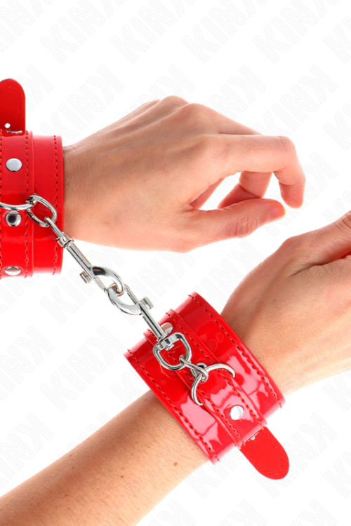 KINK – MUÑEQUERAS CON TACHUELAS ROJO AJUSTABLE 23-33 CM