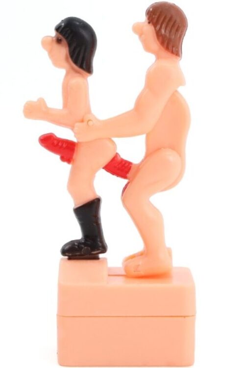 DIABLO PICANTE – MUÑECO BROMA POSTURA SEXUAL POR DETRÁS CON CUERDA HOMBRES